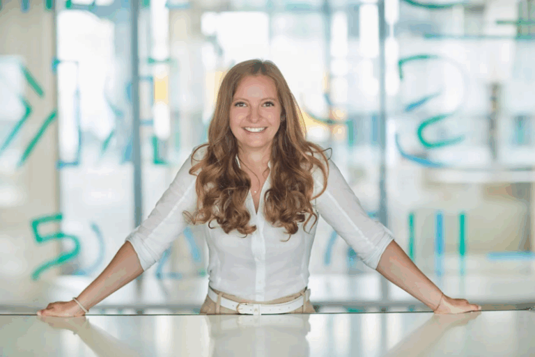 Frühwarnsystem für Stromnetze: Energietechnik-Alumna Dr.-Ing. Eva Buchta als Siemens-Erfinderin des Jahres geehrt